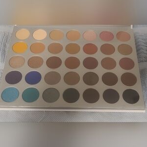 Mophie Jaclyn Hill Eyeshadow Palette with Vibrant Hues